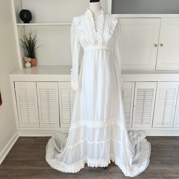 Vintage Dresses & Skirts - Vintage 70s Floral Daisy Crochet Lace Ruffle Trim Wedding Gown Size XS/S